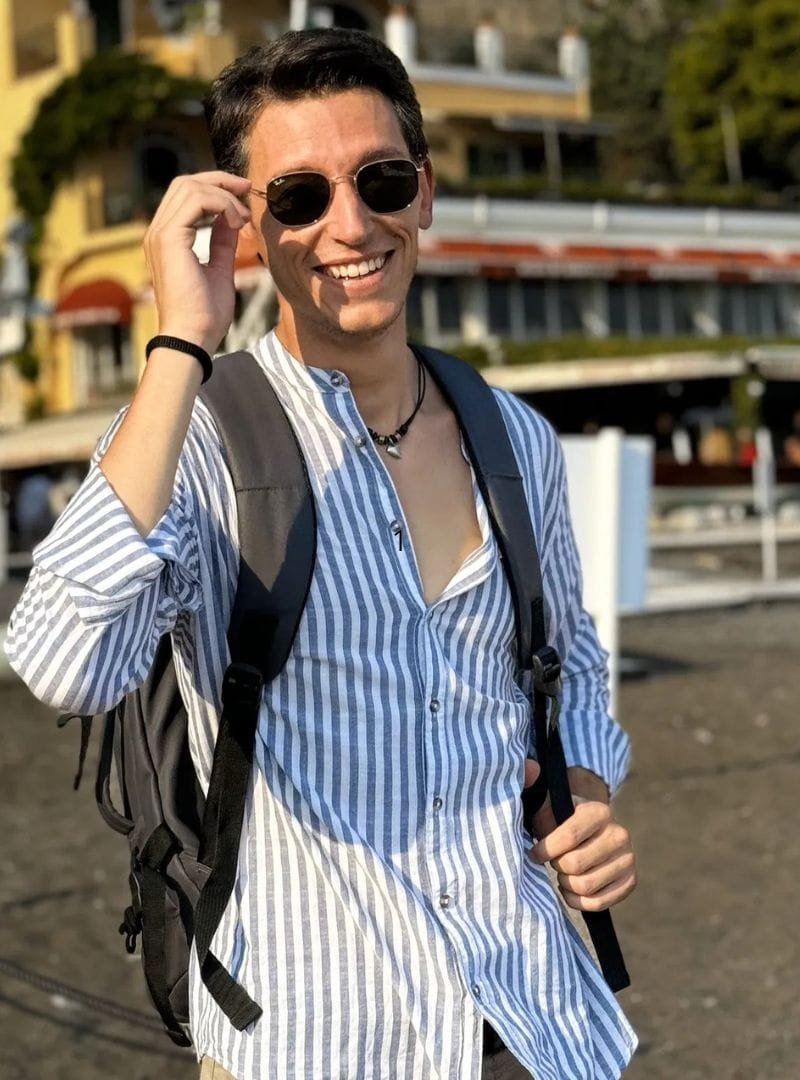 Tutela legale con contratti chiari e precisi Per proteggere il tuo lavoro è fondamentale avere un contratto redatto con attenzione e competenza. Alberto Morano, tra i migliori consulenti legali in Italia, opera a Napoli e Milano per offrire soluzioni contrattuali personalizzate. Grazie alla sua esperienza, garantisce documenti sicuri, chiari e privi di ambiguità, studiati per tutelare aziende e professionisti. Un contratto efficace riduce i rischi e previene controversie future. Affidati a un esperto del settore per una consulenza mirata e un servizio di alta qualità.